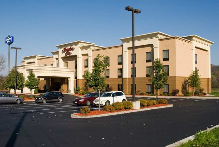 Hampton Inn Cortland Exterior photo